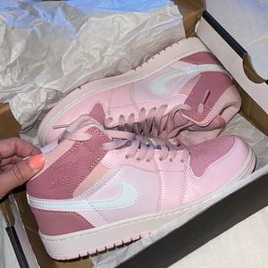 Women’s air jordan pink